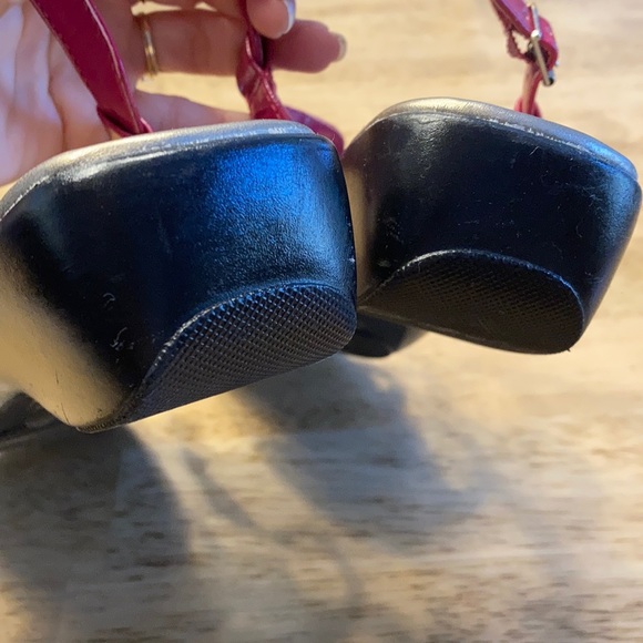 Like new St. John’s Bay sandals - Picture 4 of 5